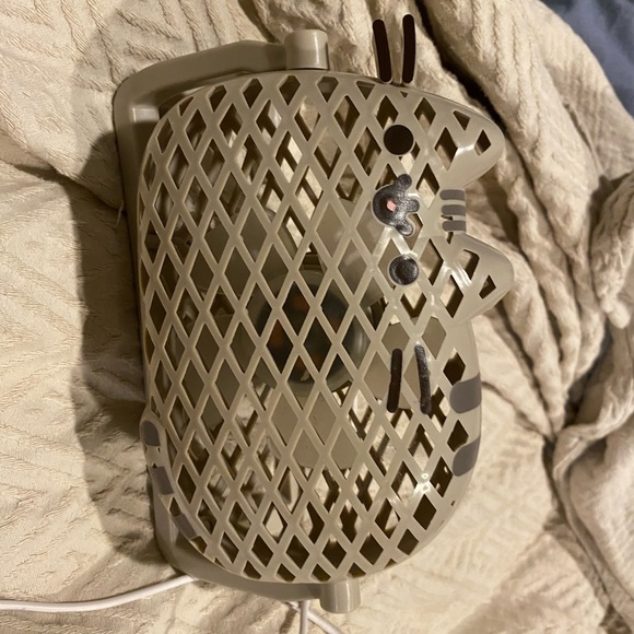 Pusheen cat scarf badminton, skating ,napping super long 65x22 plus bonus fan - Picture 6 of 6